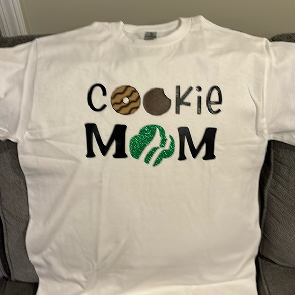 Gildan Tops - Woman’s GS Cookie Mom T-shirt NWT